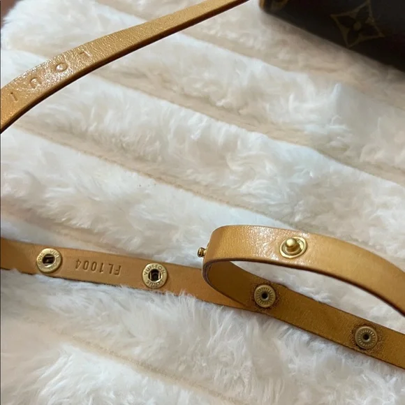 Louis Vuitton Classic Monogram Crossbody Bag - Picture 5 of 8